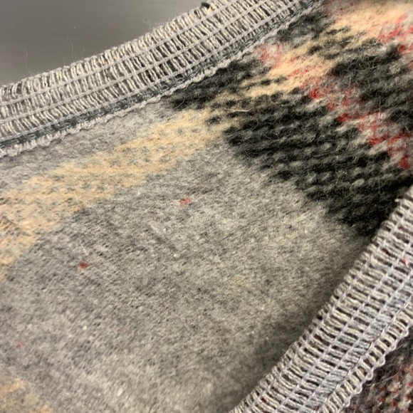 Heavy shawl from paper store  red grey black can wear different ways - Picture 4 of 5